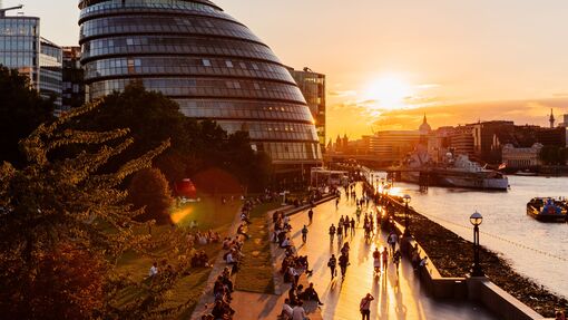 London City Hall next to the Thames at sunset