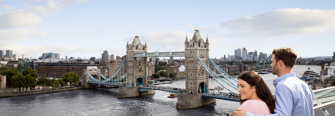 The_London_Pass_Couple_Enjoying_Tower_Bridge_Views