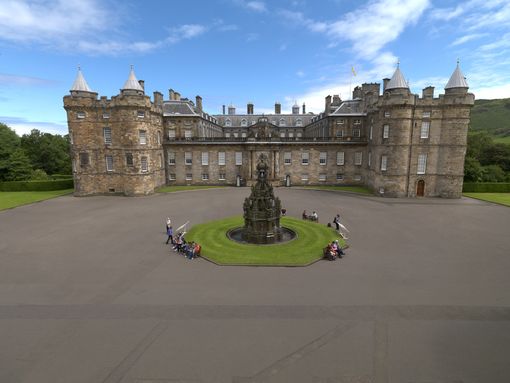 Palace_Of_Holyroodhouse_Exterior_View
