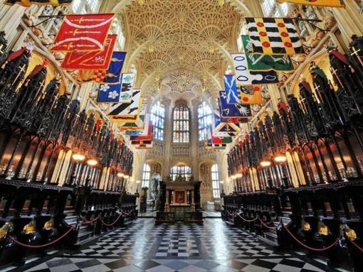 Westminster Abbey _ Golden Tours _ Central axe inside the abbey where British coronations ceremonies happen