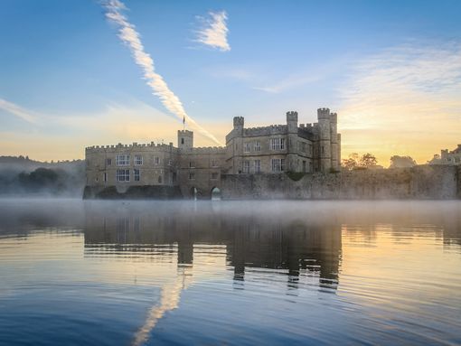 Leeds Castle, Canterbury Market, Dover and Greenwich w Free Lunch Pack on Christmas Eve _ Golden Tours 4
