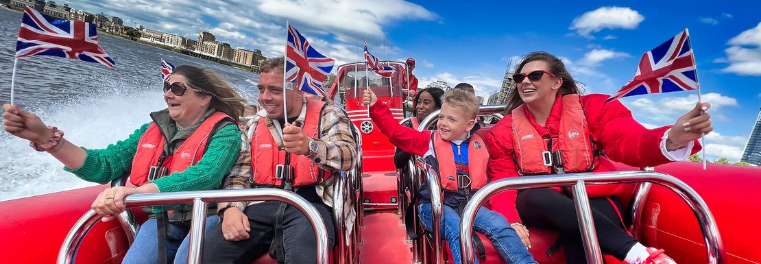 A-family-celebrating-Queens-Platinum-Jubilee-on-board-a-Thames-Rockets-boat