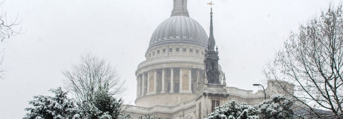 Crown Jewels of London tour with River Cruise st paul's christmas snowing