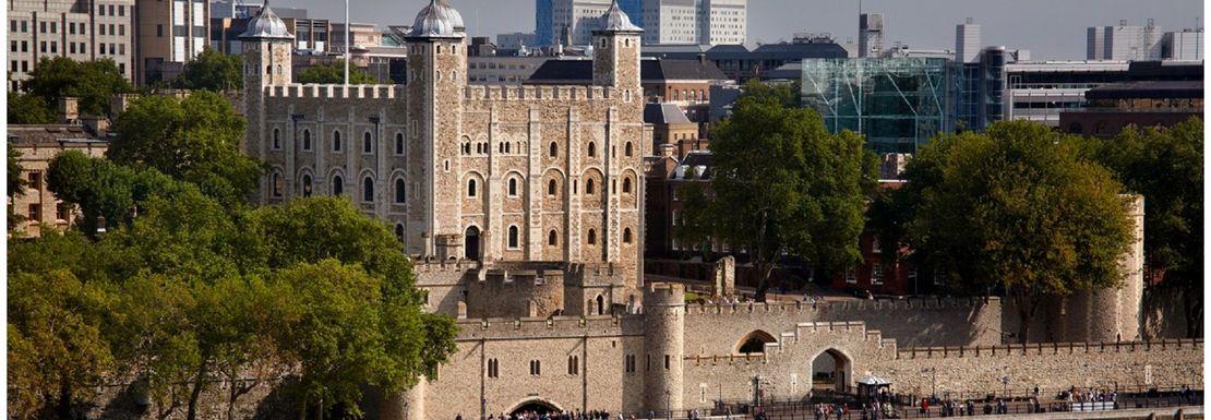 Crown Jewels of London tour with River Cruise tower of london
