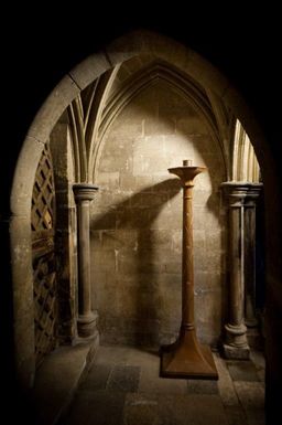 Salisbury Cathedral and the 1215 Magna Carta _ Golden Tours 14