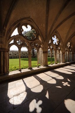 Salisbury Cathedral and the 1215 Magna Carta _ Golden Tours 19