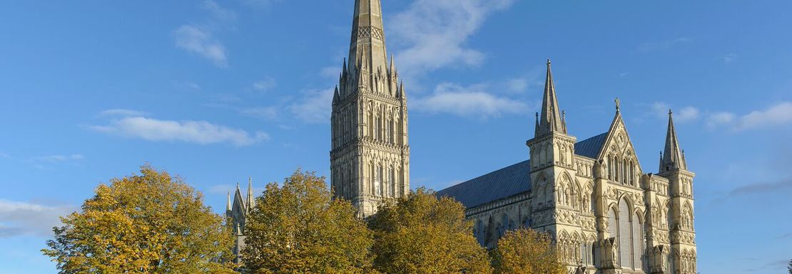 Salisbury Cathedral and the 1215 Magna Carta _ Golden Tours 3