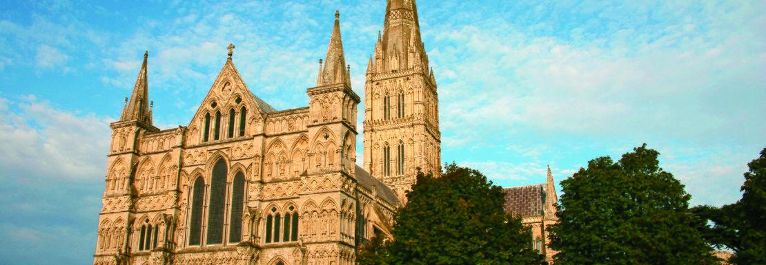 Salisbury Cathedral and the 1215 Magna Carta _ Golden Tours 6