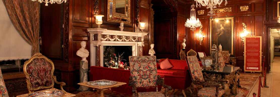 The Cedar Drawing room at Warwick castle filled with grandour