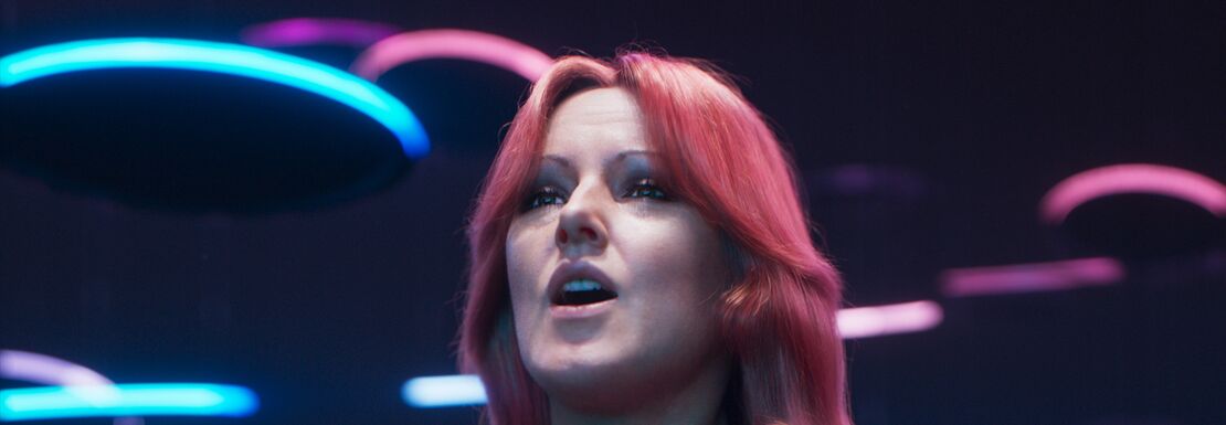 Abba singer at Abba Voyage entertains the crowd